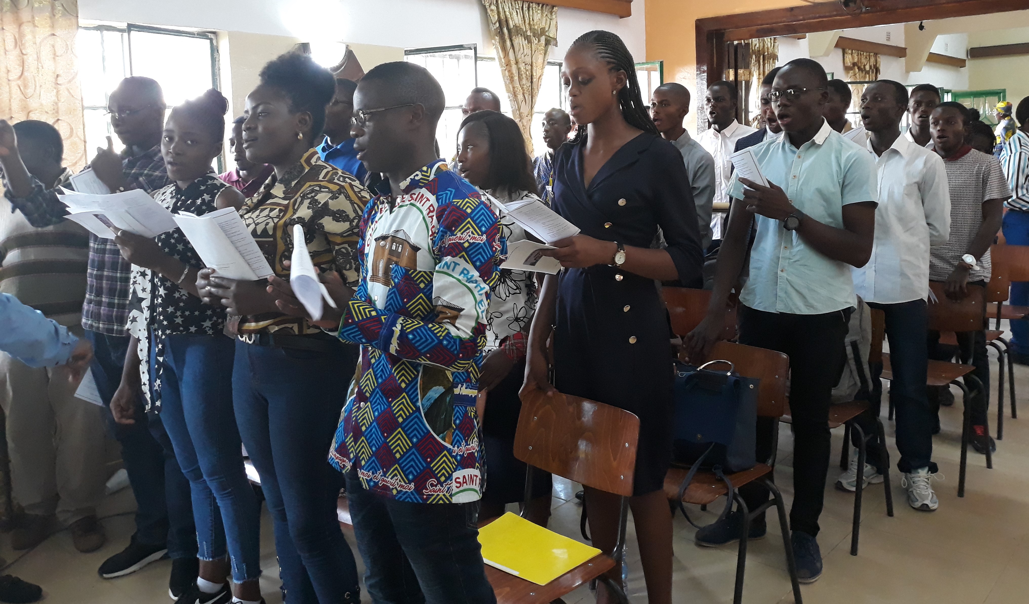 Studentenkoor tijdens viering 10 jaar Sociale School Lubumbashi